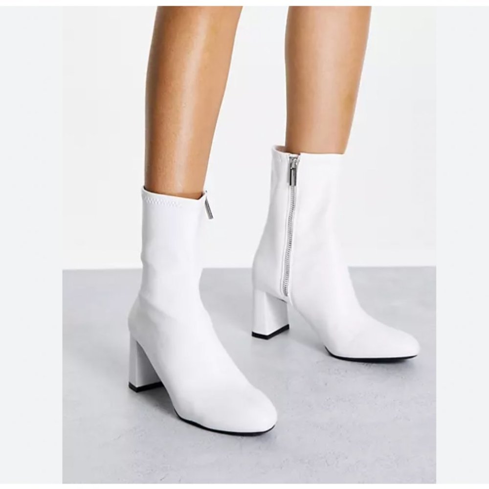 Bershka heeled ankle boots in white sz7.5